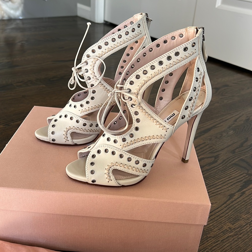 RARE MIU MIU Calzature Donna Cream Lace up eyelet Heels - size 37.5 eu